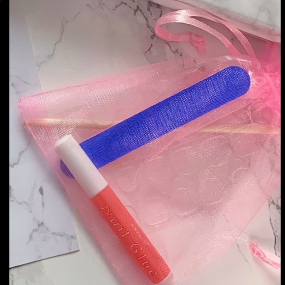 Press on nails - Picture 2 of 2